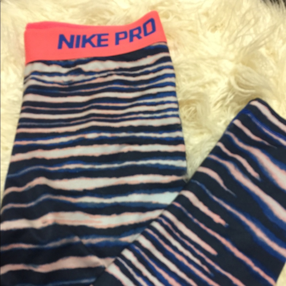 Zebra Nike pro cropped capris!